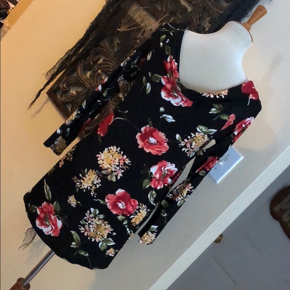 NWT Top! - Picture 3 of 4